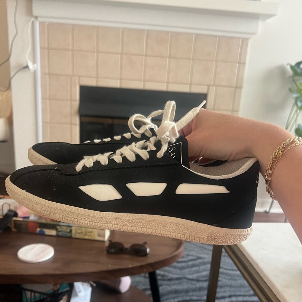 Saye Sneakers